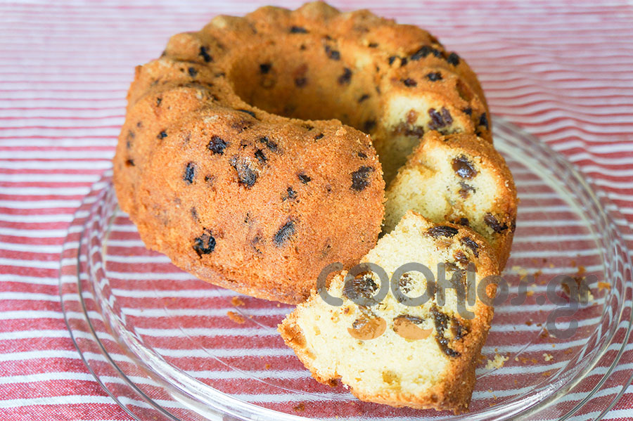 Η συνταγή της ημέρας: Κέικ με ρούμι και σταφίδες