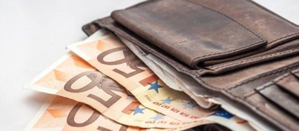 Όλα όσα πρέπει να ξέρετε για τον νέο κατώτατο μισθό – Πόσο θα αυξηθεί