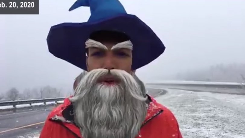 Η γκάφα που έγινε viral: Δημοσιογράφος ήταν στον αέρα μέσω κινητού και πάτησε κατά λάθος… τα φίλτρα (βίντεο)