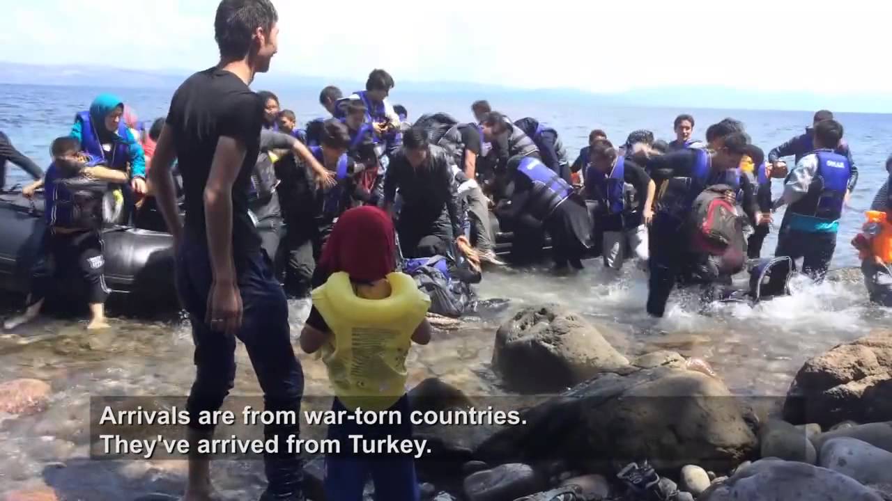 Αναχωρούν σαν σε βόλτα: Η τουρκική τηλεόραση δείχνει φουσκωτά με αλλοδαπούς να φεύγουν για τα νησιά