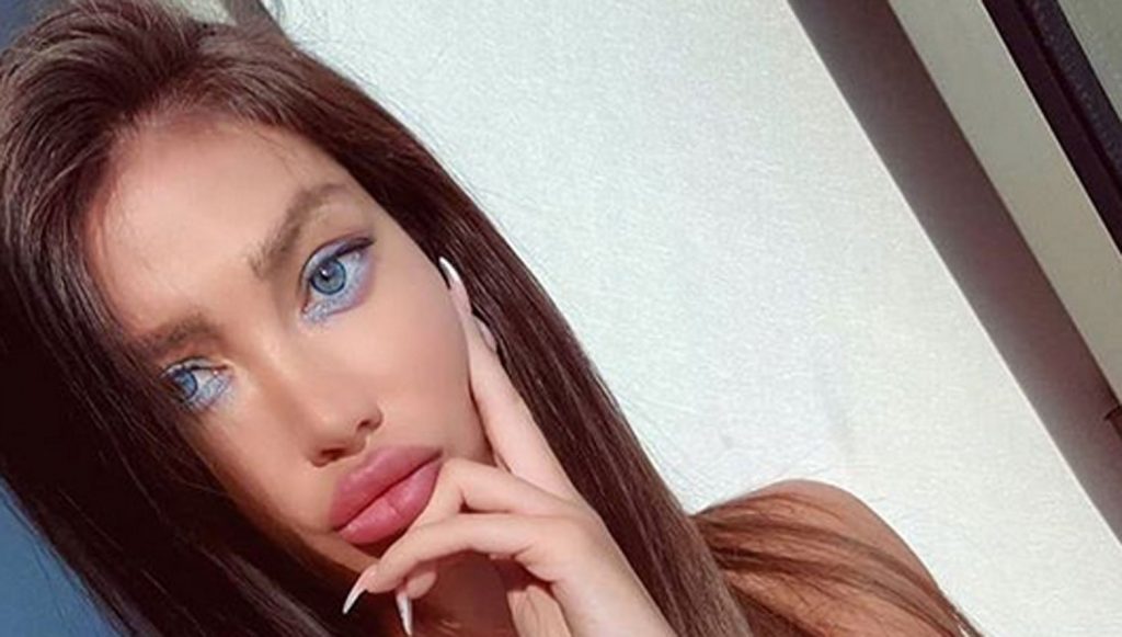 Η πρώην του Νεϊμάρ έριξε τη Λαμποργκίνι στην πισίνα επειδή δεν μπορούσε να φρενάρει με τα ψηλοτάκουνα! (βίντεο)