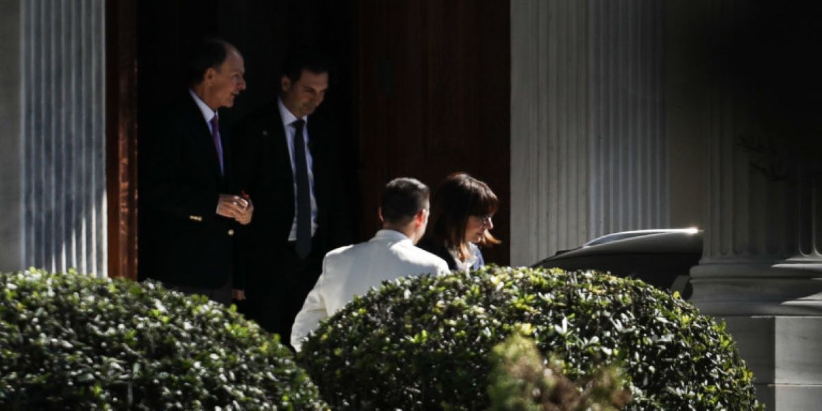 Στο Προεδρικό Μέγαρο η Αικατερίνη Σακελλαροπούλου – Υποδοχή από τον Π. Παυλόπουλο (φώτο)