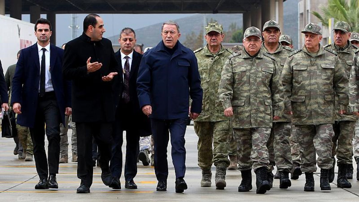 Τούρκος υπουργός Άμυνας: «Οι θέσεις των τουρκικών δυνάμεων ήταν γνωστές στους Ρώσους και όμως αυτοί μας βομβάρδισαν»