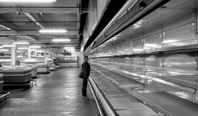 Πανικός και οσμή θανάτου: Η τελευταία φορά που άδειασαν τα σούπερ μάρκετ στην Ελλάδα (φωτο)