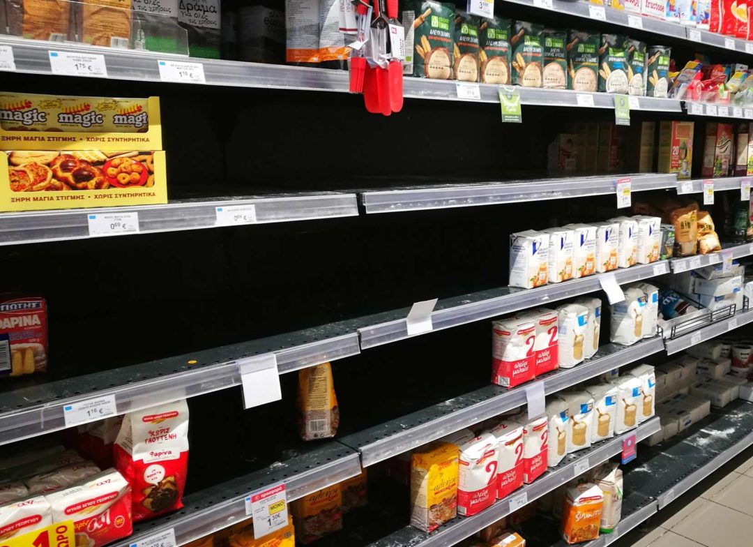 Νευρικότητα και μεγάλη κίνηση στα σούπερ μάρκετ λόγω κορωνοϊού – Ποια προϊόντα εξαφανίζονται από τα ράφια;