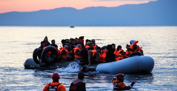 350 παράνομοι μετανάστες πέρασαν στα νησιά σε 24 ώρες – Έτοιμοι για απόβαση άλλες 10.000 στις μικρασιατικές ακτές