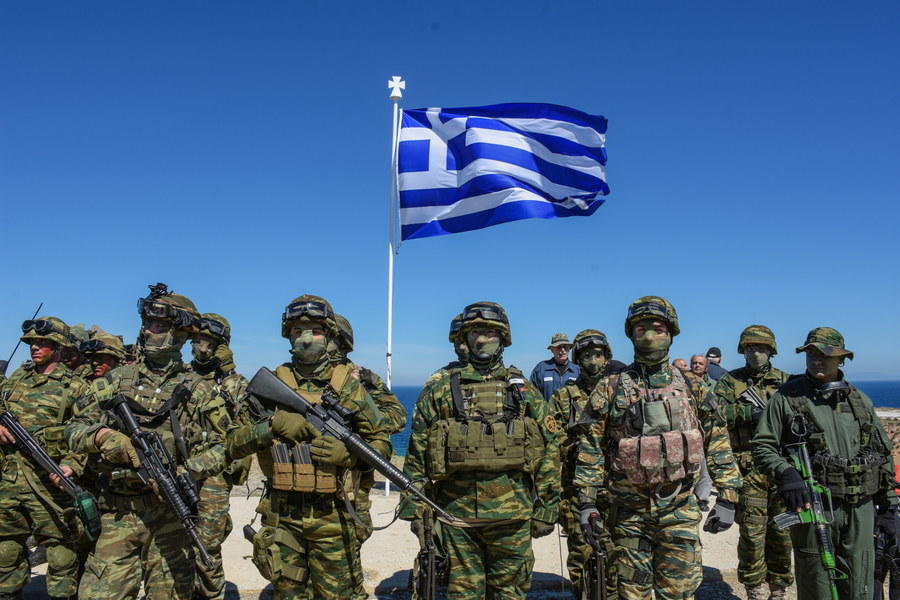 Πρόσθετες στρατιωτικές δυνάμεις στέλνει το ΓΕΣ στον Έβρο – 600 στρατιώτες και καταδρομείς με κατεύθυνση τα σύνορα