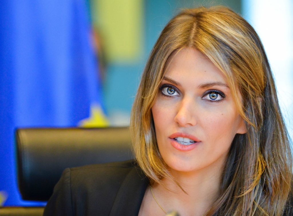 Εύα Καϊλή: «Θα ζητήσω άρση απορρήτου για όσους παρακινούν διαδρομές παράνομης εισόδου»