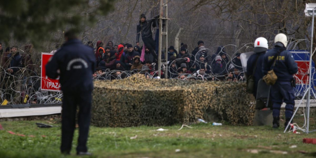 Σκληρή κόντρα κυβέρνησης – ΣΥΡΙΖΑ για τη κρίση στα σύνορα: «Επικοινωνιακές πομφόλυγες»