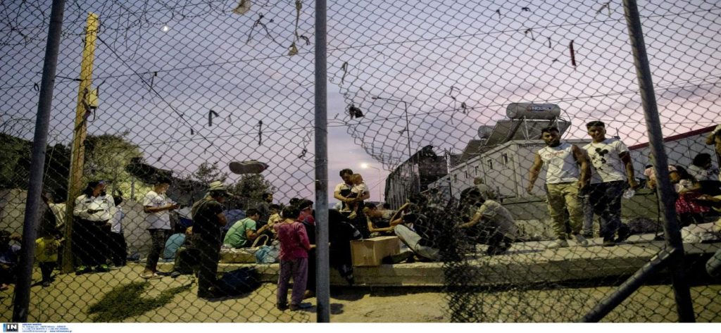 Ένταση και στη Μόρια: Φήμη ότι “άνοιξαν τα σύνορα” οδήγησε σε συγκρούσεις αλλοδαπών – αστυνομίας