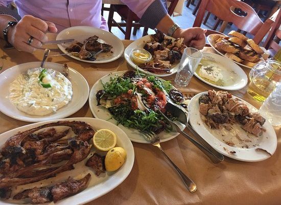 Τεστ φραγκοφονιά: Αν λες αυτές τις 3 ατάκες στην ταβέρνα, τότε ναι είσαι σπάγγος