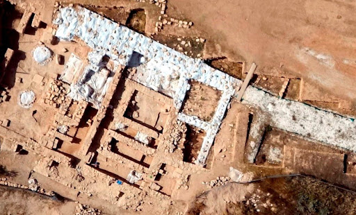 Στο «φως» νέα ευρήματα: Ανακαλύφθηκαν αποτυπώματα μικροσκοπικού χεριού 8.000 ετών και δεν είναι ανθρώπινα (φωτο)