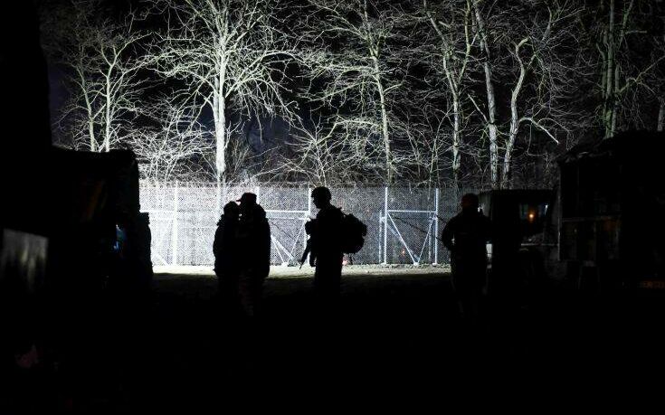 Κυβερνητικές πήγες για την ένταση στις Καστανιές: «Πετούσαν πυρακτωμένα ξύλα και πέτρες»