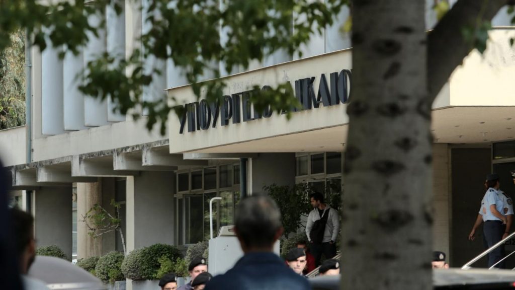 Υπουργείο Δικαιοσύνης: «Θα ληφθούν ειδικά μέτρα στα δικαστήρια για τον κορωνοϊό»