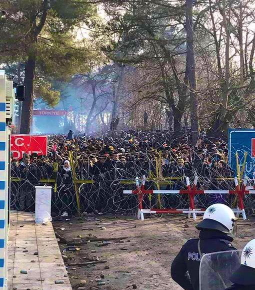 Προκλητικότατοι οι αλλοδαποί επίδοξοι εισβολείς στον Έβρο: Συνεχείς οι επιθέσεις κατά των αστυνομικών δυνάμεων