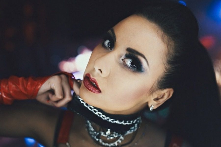 Αυτή είναι η… «βασίλισσα» του ρωσικού instagram – «Κολάζει» με μια μόνο ματιά (φώτο)