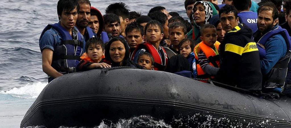 Λέσβος: Άγνωστοι πυρπόλησαν δομή προσωρινής φύλαξης αλλοδαπών (βίντεο)