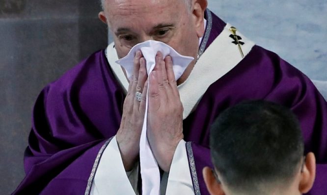 Κορωνοϊός: Μεγαλώνει η ανησυχία για τον Πάπα – Ακύρωσε για 3η μέρα τις δημόσιες εμφανίσεις του