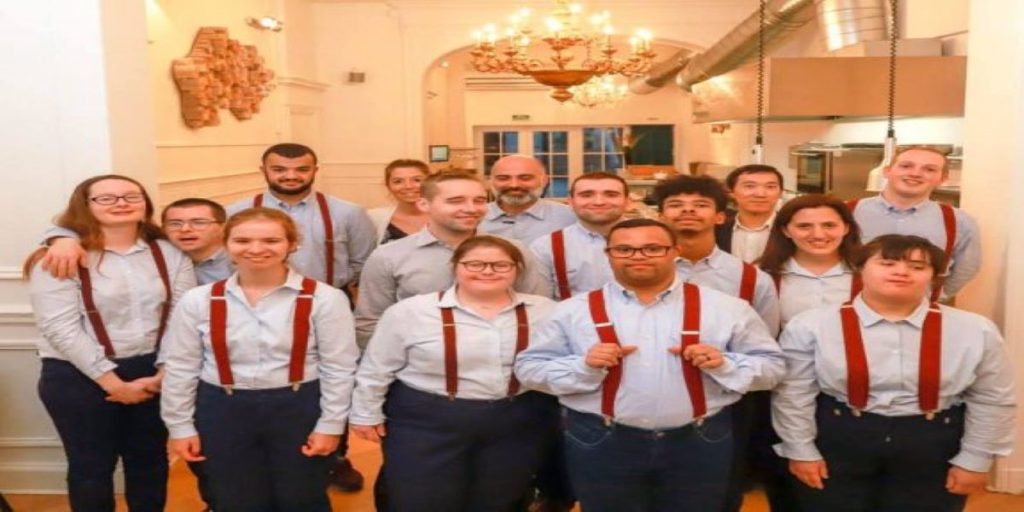 Βρυξέλλες: Το καλύτερο εστιατόριο της πόλης έχει ως υπαλλήλους άτομα με σύνδρομο down (βίντεο)