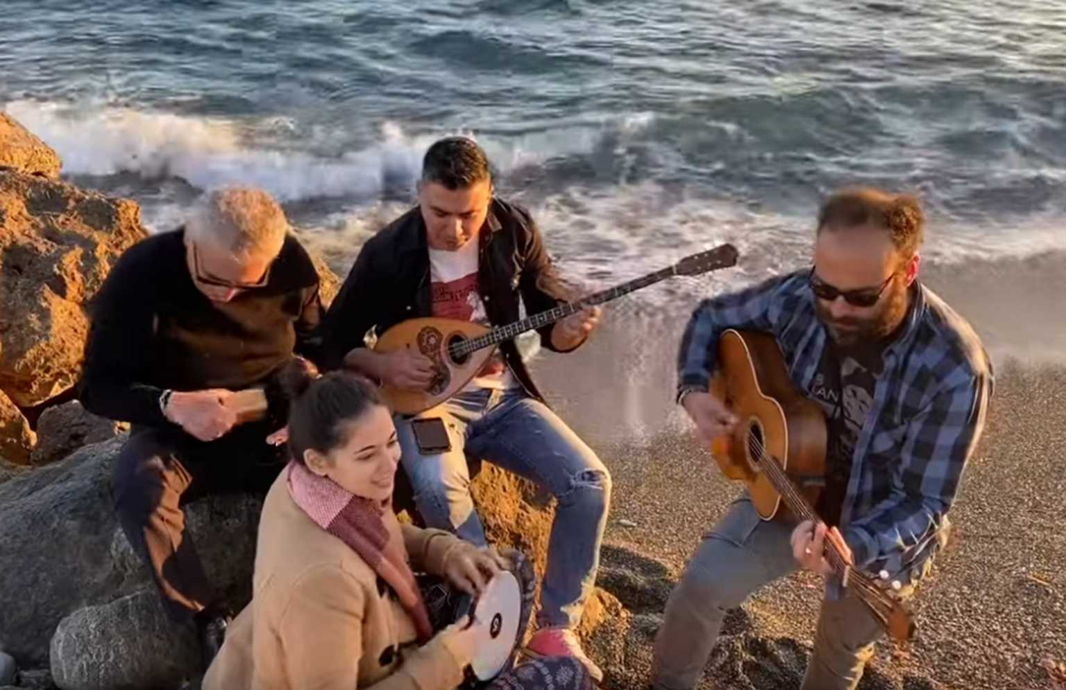 Κρήτη: Το πρώτο ελληνικό τραγούδι για τον κορωνοϊό – «Φίλα με πανάθεμά σε και για γρίπη μη φοβάσαι» (βίντεο)
