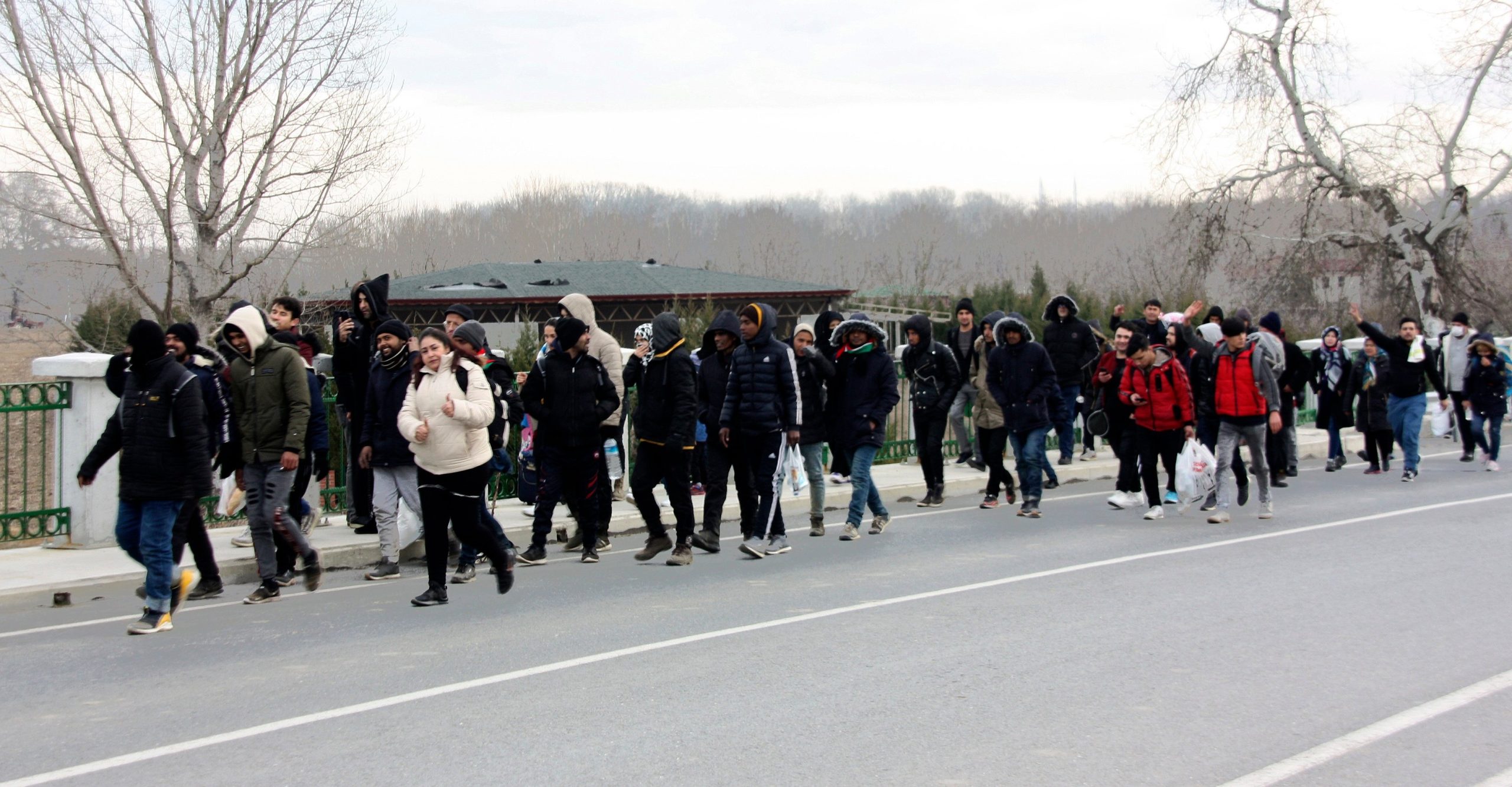 Βάσεις εξόρμησης παράνομων μεταναστών για «πόλεμο φθοράς» στήνει η Τουρκία στην Ανατολική Θράκη
