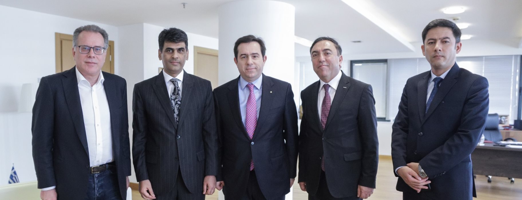 Ν. Μηταράκης-Γ. Κουμουτσάκος: Συναντήθηκαν με τον πρέσβη του Αφγανιστάν για τις μεγάλες μεταναστευτικές ροές