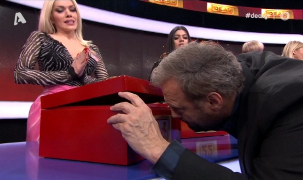 Deal: Έπαιξε πρώην ποδοσφαιριστής – Πόσα κέρδισε; (βίντεο)