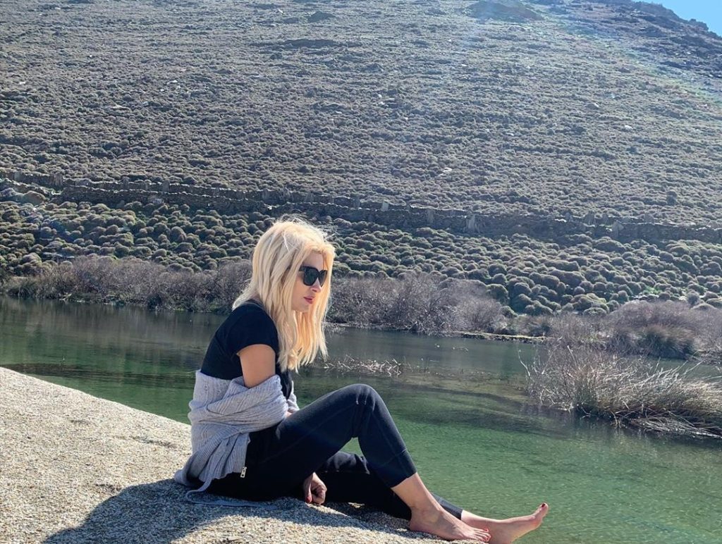 Ε. Μενεγάκη: Σε επίγειο «παράδεισο» της Άνδρου για την Καθαρά Δευτέρα (φώτο)