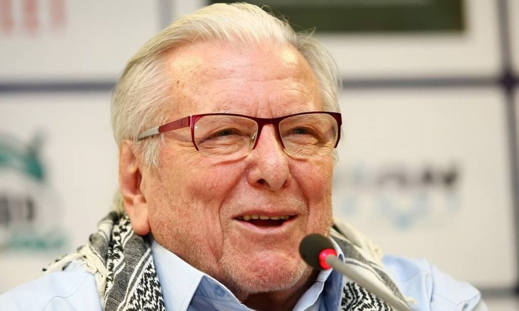 Η άγνωστη φωτογραφία του Κώστα Βουτσά με τον 2 ημερών γιο του (φωτο)