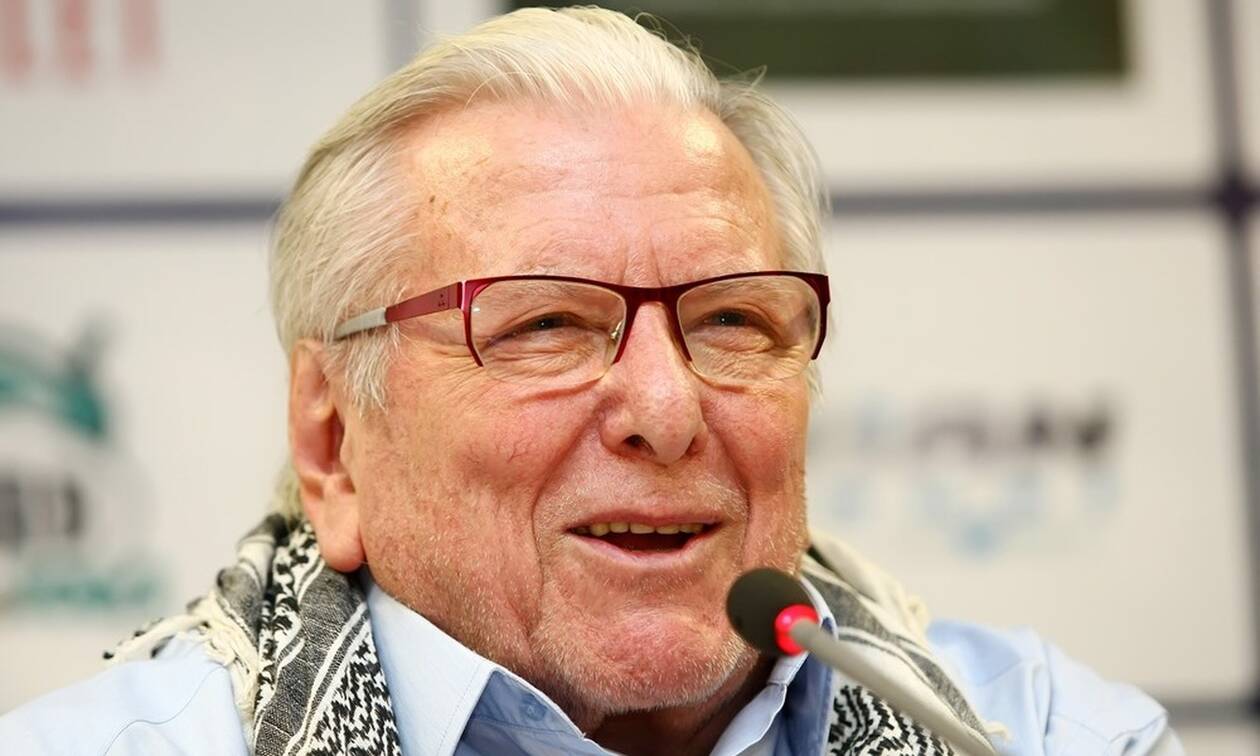 Η άγνωστη φωτογραφία του Κώστα Βουτσά με τον 2 ημερών γιο του (φωτο)