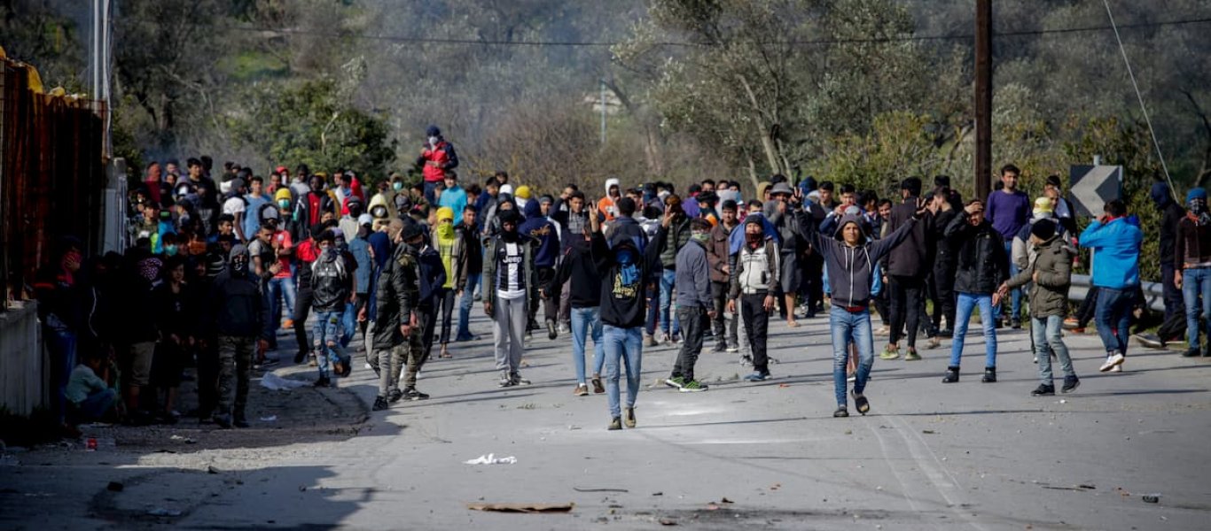 Νέα επεισόδια στη Μόρια – 2.000 αλλοδαποί κατεβαίνουν στο λιμάνι – Φήμη ότι άνοιξαν τα σύνορα