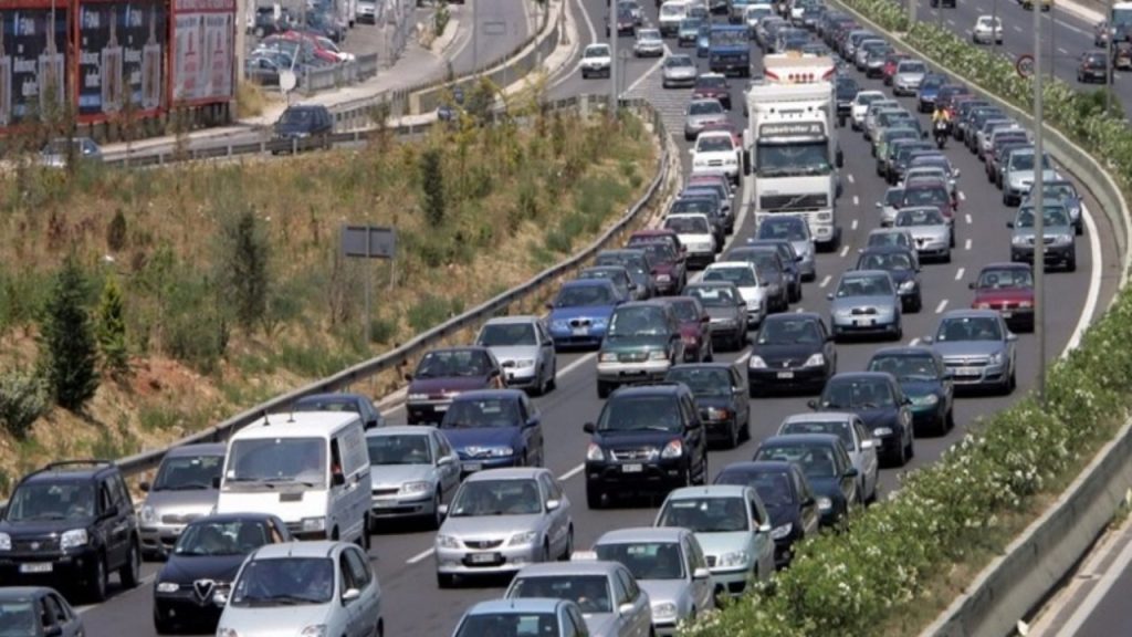 Κίνηση στην Αθηνών-Κορίνθου: Υπήρξε καραμπόλα τριών οχημάτων (φώτο)