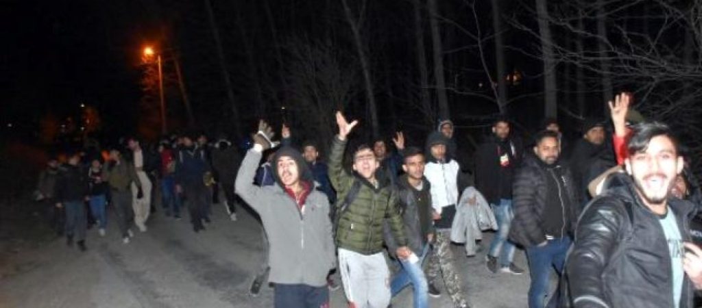 Βίντεο: Παράνομοι μετανάστες στον Έβρο βάζουν παιδάκια πάνω στην φωτιά για να δείχνουν κλαμένα και δυστυχισμένα