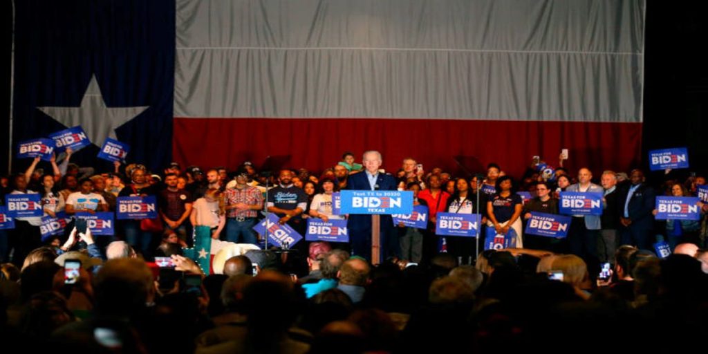 Μάχη «στήθος με στήθος» μεταξύ Τζο Μπάιντεν και Μπέρνι Σάντερς στις εσωκομματικές των Δημοκρατικών στο Τέξας