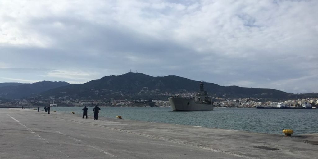 Μυτιλήνη: Στο λιμάνι το αρματαγωγό που θα μεταφέρει τους αλλοδαπούς σε κλειστά προαναχωρησιακά κέντρα (βίντεο)