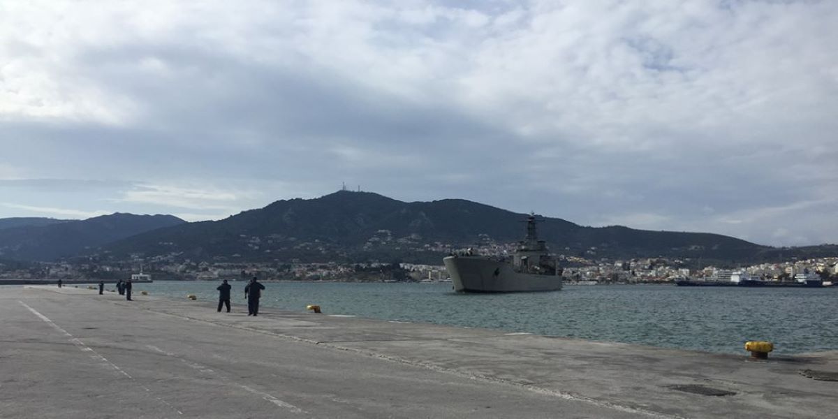 Μυτιλήνη: Στο λιμάνι το αρματαγωγό που θα μεταφέρει τους αλλοδαπούς σε κλειστά προαναχωρησιακά κέντρα (βίντεο)