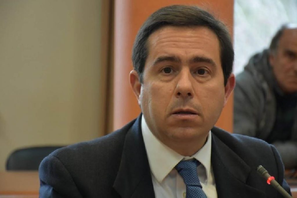 Ν.Μηταράκης: «Στο στρατόπεδο Βασιλειάδη στις Σέρρες οι παράνομοι μετανάστες που μπήκαν στη χώρα μετά την 1η Μαρτίου»