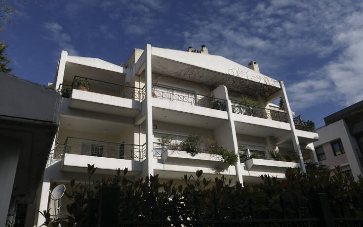 Δείτε φωτογραφίες μετά την έκρηξη στην είσοδο της πολυκατοικίας που μένει ο Θάνος Τζήμερος (φωτο)