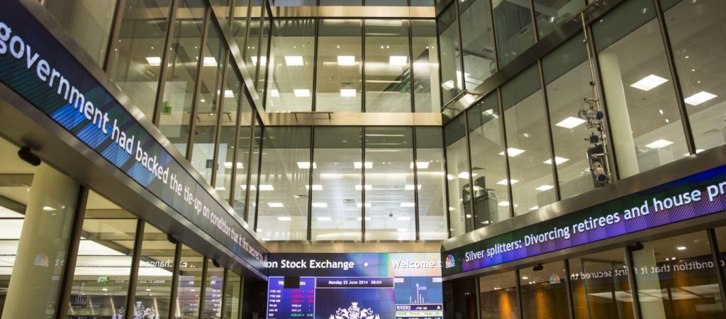 Πλήττει την οικονομία της Βρετανίας ο κορωνοϊός – Βρίσκεται στο χείλος της ύφεσης