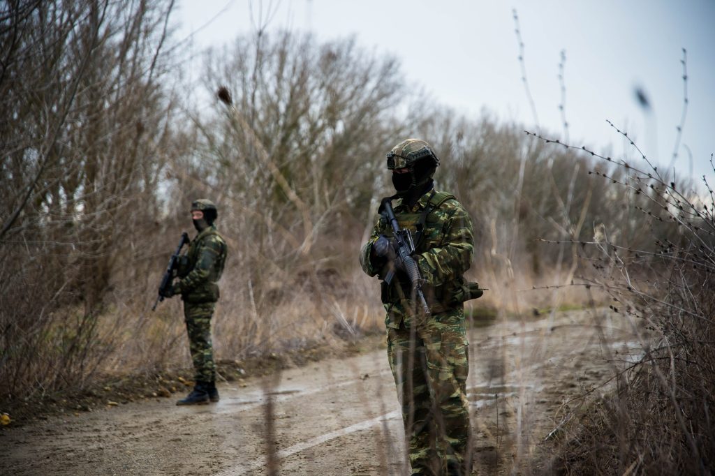Ο Ελληνικός Στρατός σε επιχειρησιακές αποστολές αποτροπής εισόδου παράνομων μεταναστών στον Εβρο (βίντεο-φωτό)