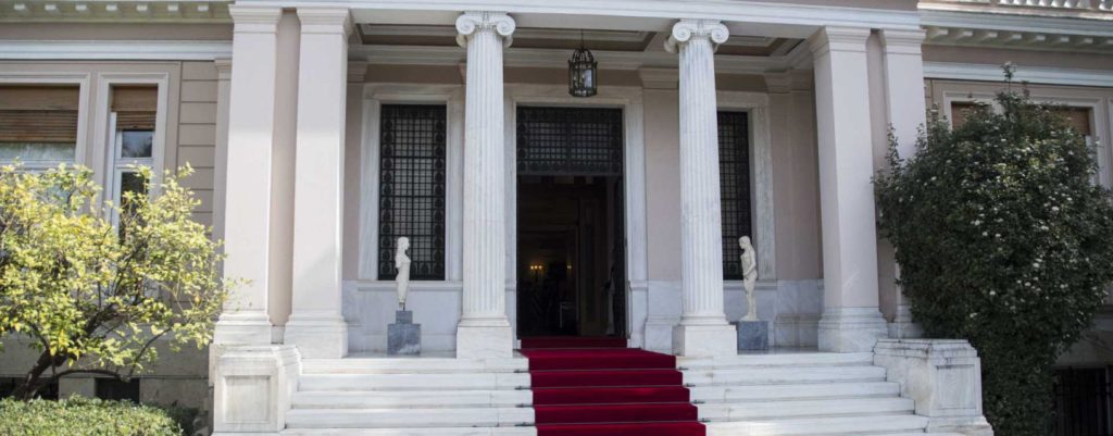 Μαξίμου για κορωνοϊό: Ατομική ευθύνη των πολιτών να τηρούν τα μέτρα υγιεινής