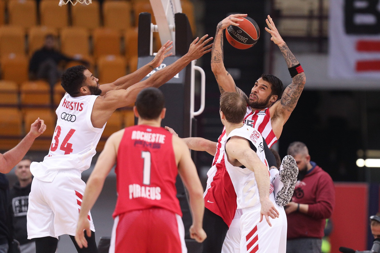 Κορωνοϊός: Κεκλεισμένων το Αρμάνι – Ολυμπιακός