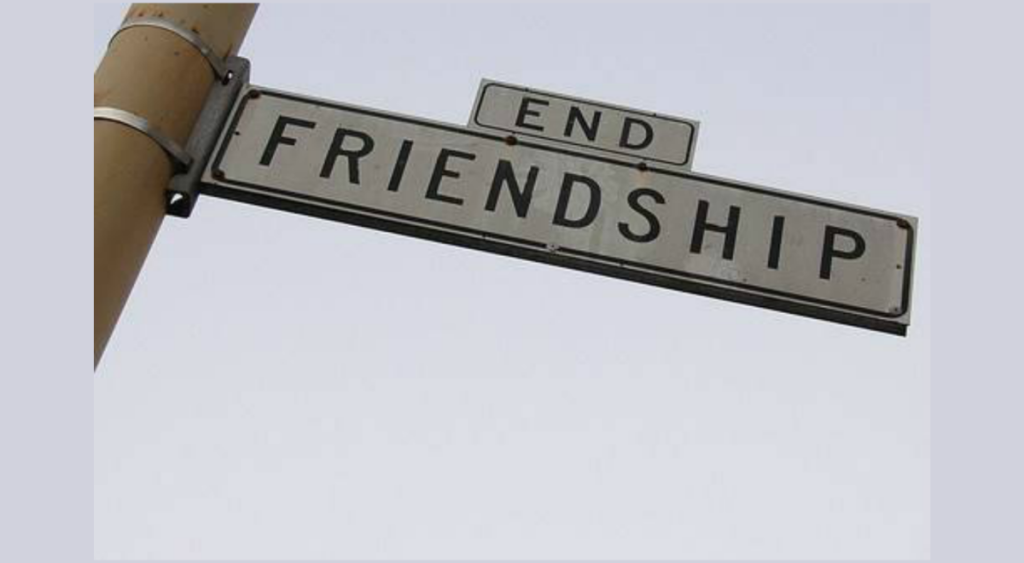 Αν έχεις τέτοιους φίλους… τι τους θέλεις τους εχθρούς