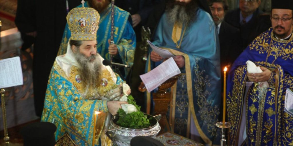 Μητροπολίτης Πειραιώς: «Η Θεία Κοινωνία δεν μπορεί να είναι αιτία ασθένειας ή να μεταδίδει μικρόβια»