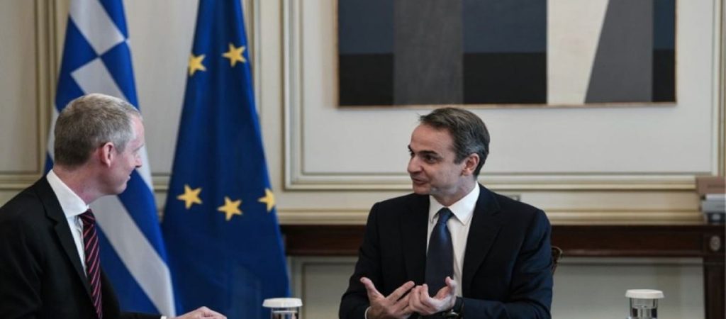 Άντριου ΜακΝτάουελ: «Η Ευρωπαϊκή Τράπεζα Επενδύσεων θα δώσει 200 εκ. στην Ελλάδα για την κρίση στα σύνορα»