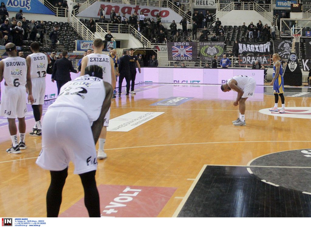 Ένταση στην Πυλαία – Πέφτει ο ΠΑΟΚ: «Ξεφτίλες μισθοφόροι»