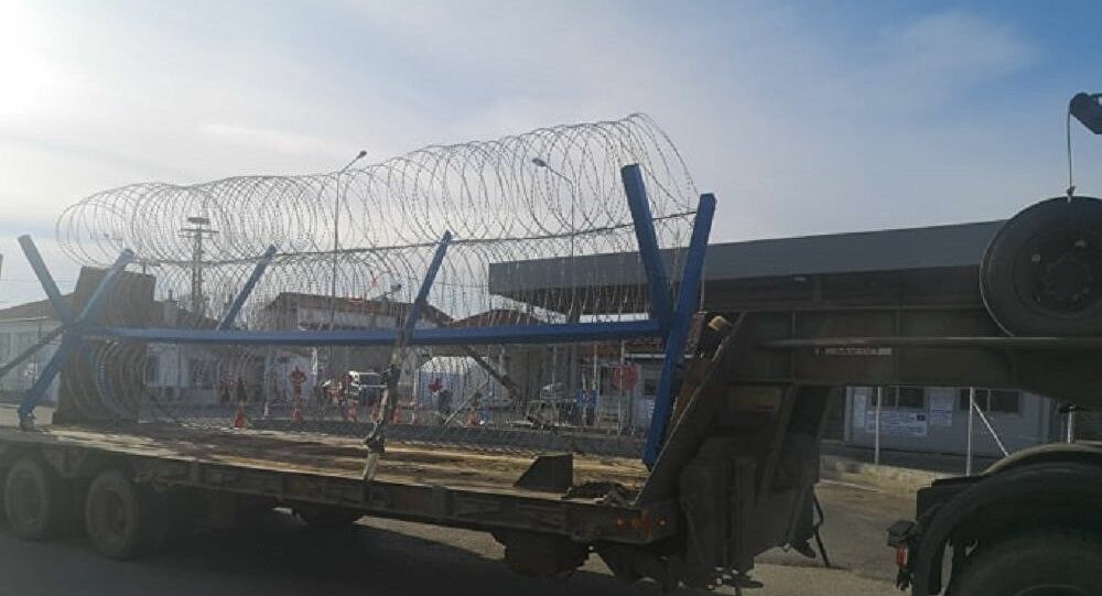 Επιπλέον συρματόπλεγμα και σιδερένια φράγματα για τον Έβρο από τον ΕΣ
