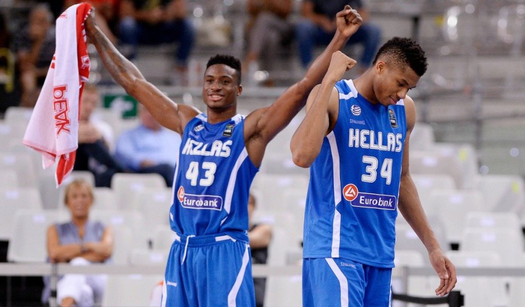 Η απάντηση της μητέρας των αδελφών Αντετοκούνμπο στον οπαδό που τους έβρισε! (φώτο)