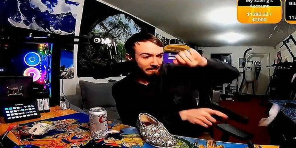 Twitch: Στρίμερ πυροβόλησε σε ζωντανή μετάδοση και αποβλήθηκε από την εταιρεία (βίντεο)