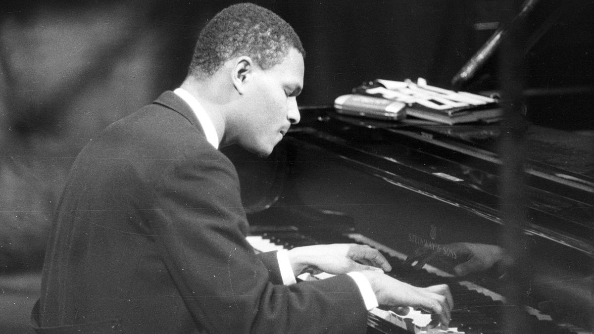 «Έφυγε» ο θρυλικός πιανίστας της τζαζ ΜακΚόι Τάινερ (βίντεο)